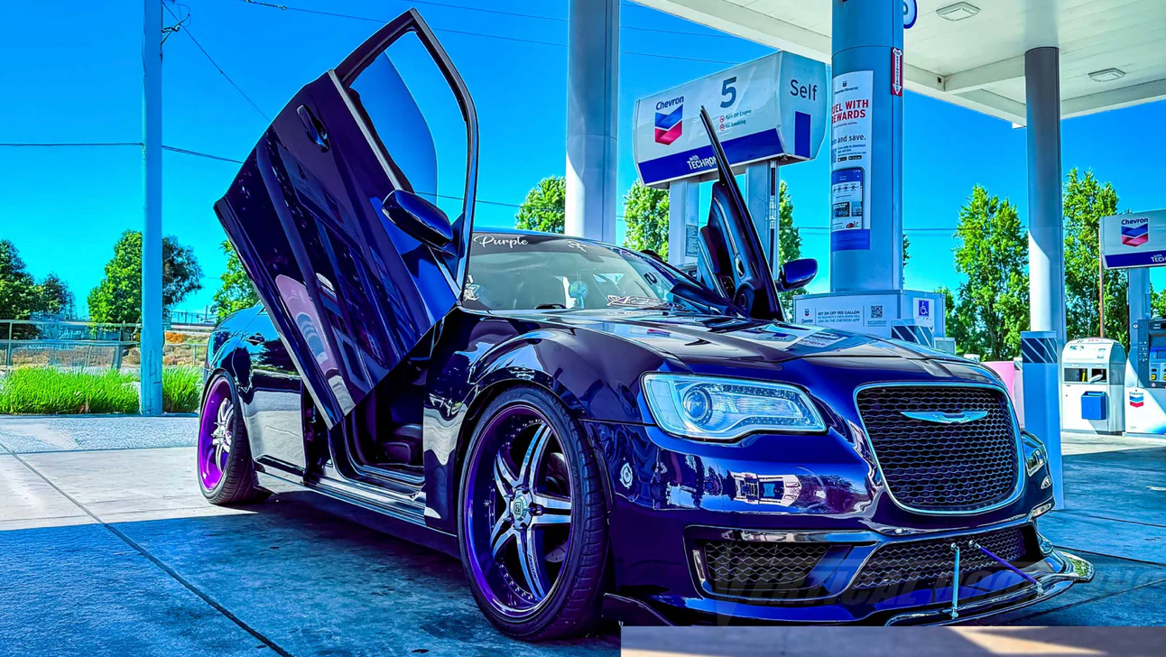 Chrylser 300 (2011-2023) Vertical Door Kit + Installation