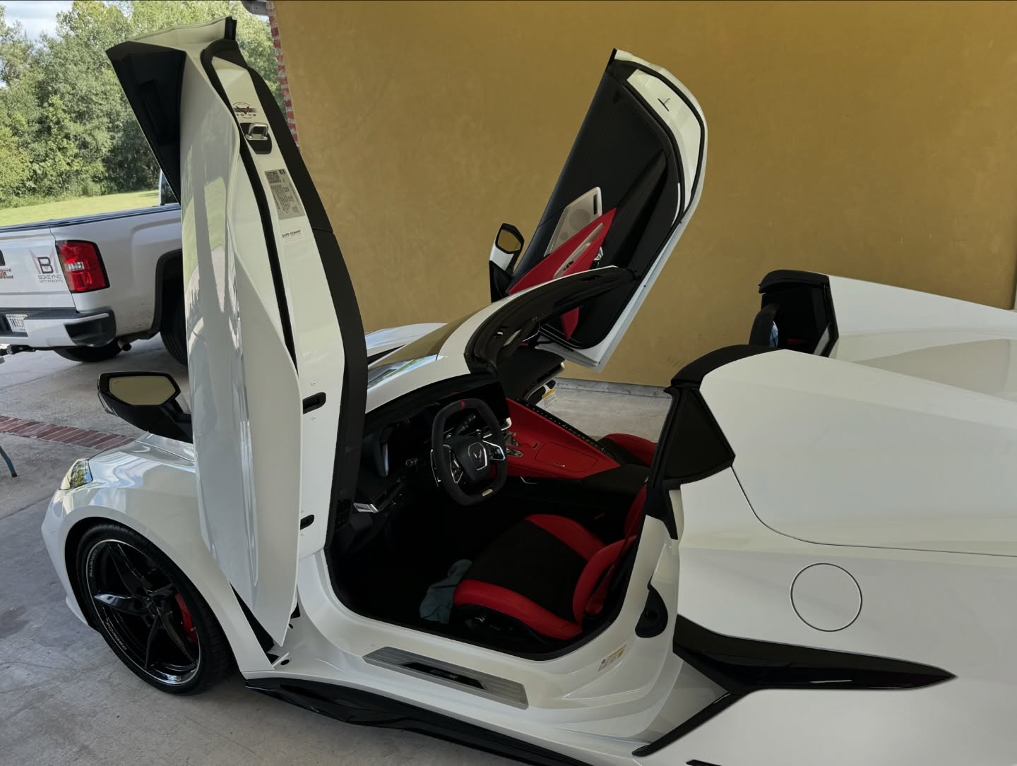 C8 Corvette Z06 and E - Ray Vertical Door Kit + Installation (for 21+ Front Tires) - Bokeyno Motorsports