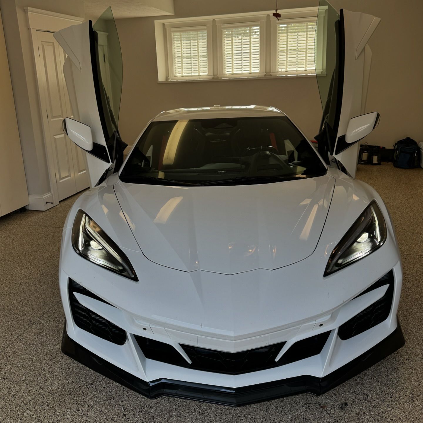 C8 Corvette Z06 and E - Ray Vertical Door Kit + Installation (for 21+ Front Tires) - Bokeyno Motorsports