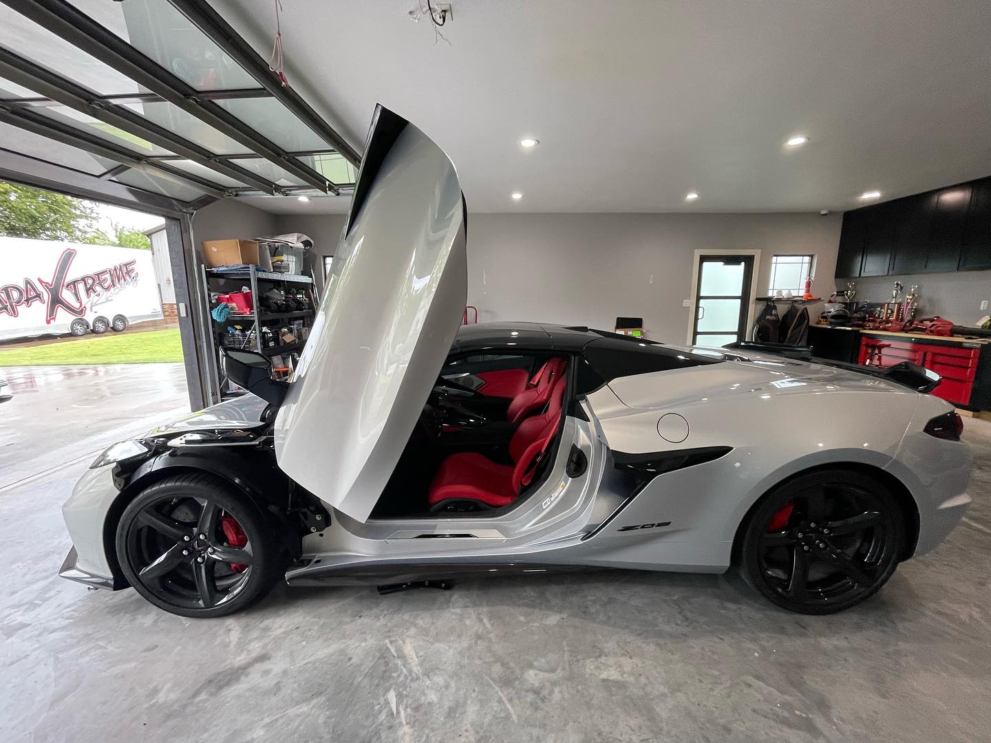 C8 Corvette Z06 and E - Ray Vertical Door Kit + Installation (for 21+ Front Tires) - Bokeyno Motorsports